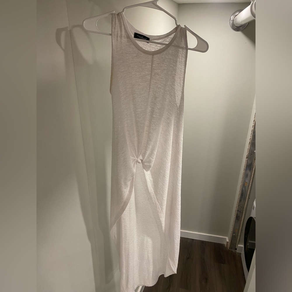 Size S high-low white thank top